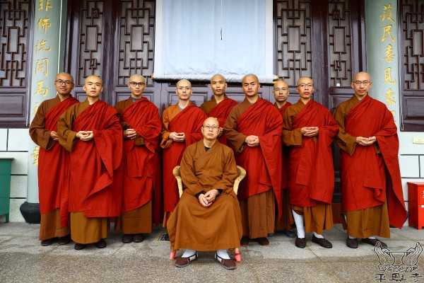 觀世音菩薩出家日，九位淨人剃度出家